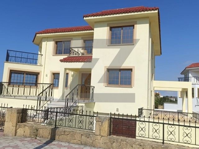 Satılık - LAPTA'DA 4 YATAK ODALI AİLE EVİ